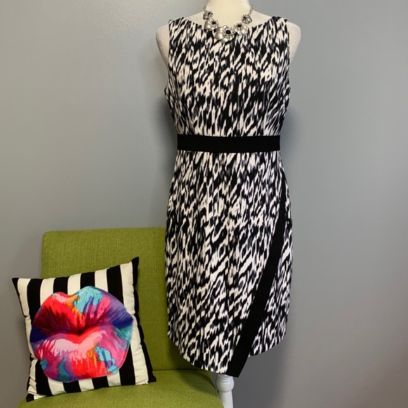 London Times Dresses & Skirts - London Times Modern Black & White Sheath Dress